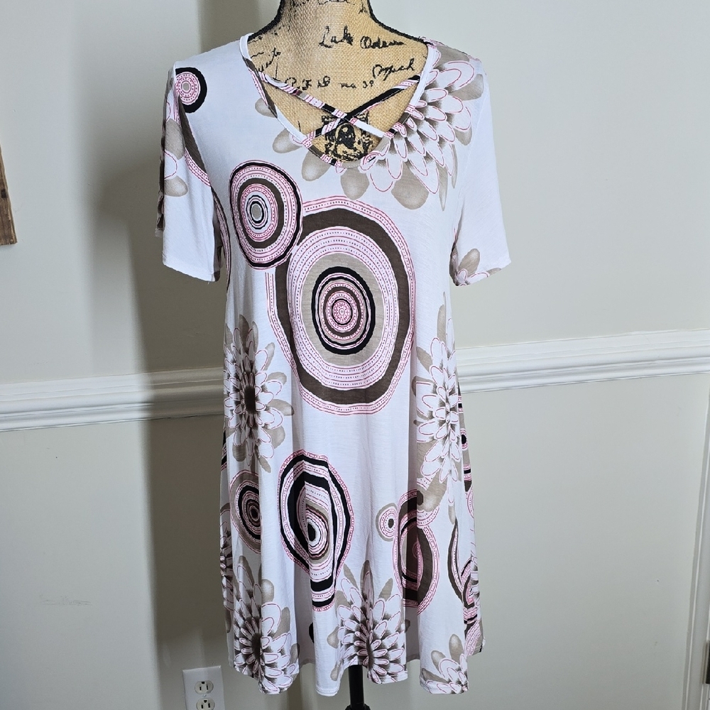 Women's White and Pink Patterned Top